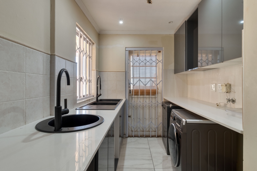 4 Bedroom Property for Sale in Mountainside Western Cape